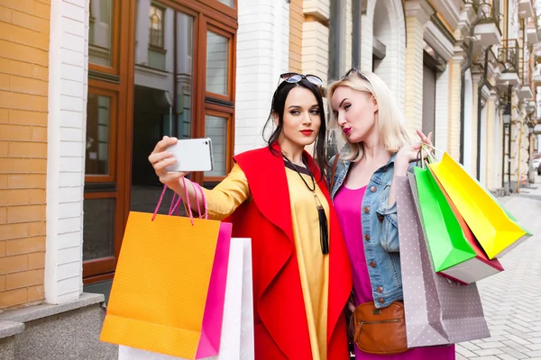 Venta y turismo, concepto de gente feliz —  Fotos de Stock