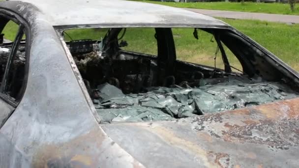 Voiture brûlée dans la rue — Video