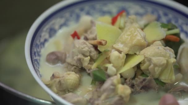 Tom kha kai — Video