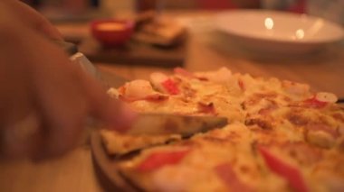 Pizza biraz deniz ürünleri peynir