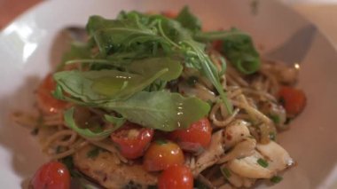 Spagetti Baharatlı deniz ürünleri Asya