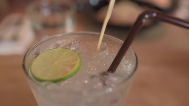 Lime soda with ice — Stock Video