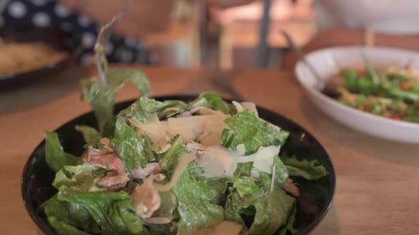 Caesar salad fresh vegetable — Stock Video
