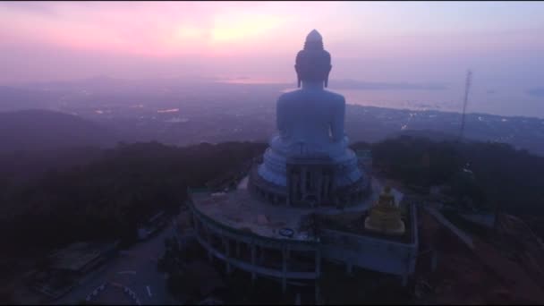 Grande Buddha sulla cima della montagna a Phuket — Video Stock