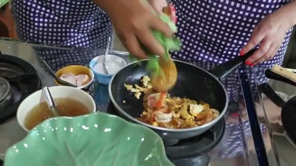 Enseñar cocina Thaifood — Vídeo de stock