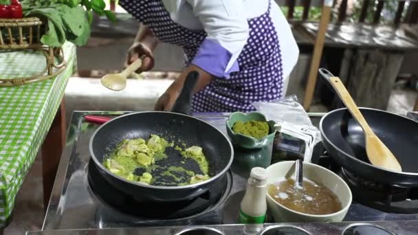 Leren koken van Thaifood — Stockvideo