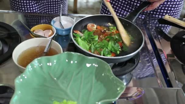 Enseñar cocina Thaifood — Vídeo de stock