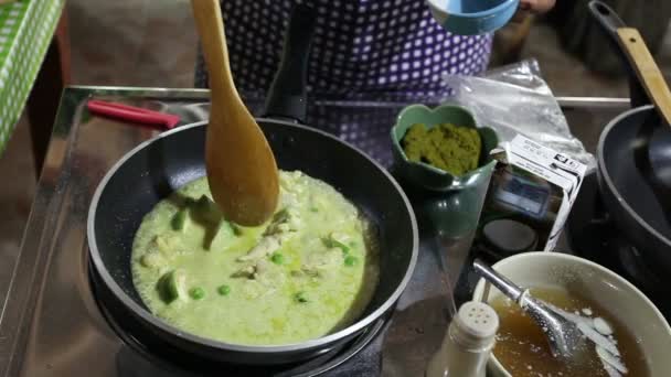 Διδάσκουν μαγείρεμα Thaifood — Αρχείο Βίντεο
