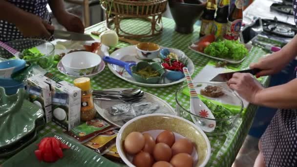 Enseigner la cuisine Thaifood — Video