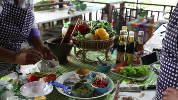 Učit, vaření Thaifood — Stock video