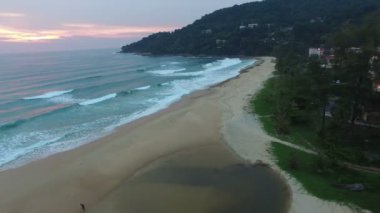 gün batımında karon beach