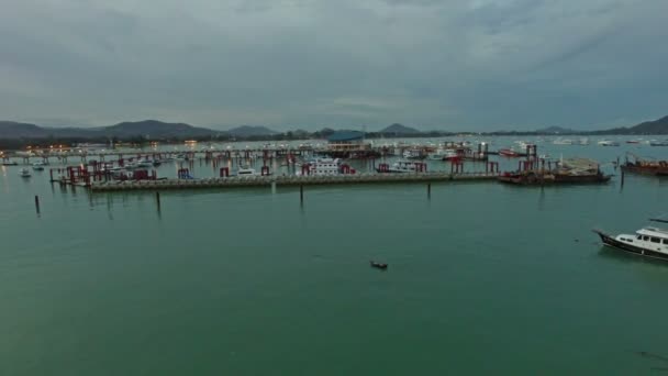 Chalong pier, Thaiföld Phuket — Stock videók