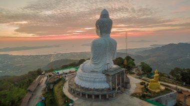 Phuket'in Big Buddha adanın biridir