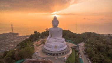 Phuket'in Big Buddha adanın biridir