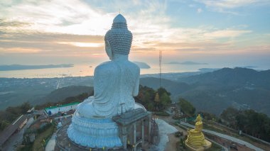 Phuket'in Big Buddha adanın biridir