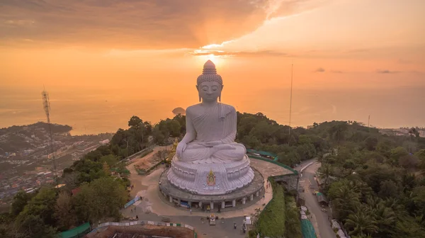 Phuket Big Buddha je jedním z ostrova — Stock fotografie