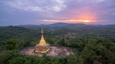 günbatımı pagoda üst