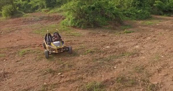 UTV off road fyra rullar drev — Stockvideo