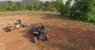 UTV yol dört tekerlekli sürücü kapalı