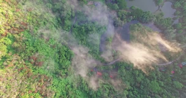 Luchtfoto van oude steengroeve in de ochtend — Stockvideo