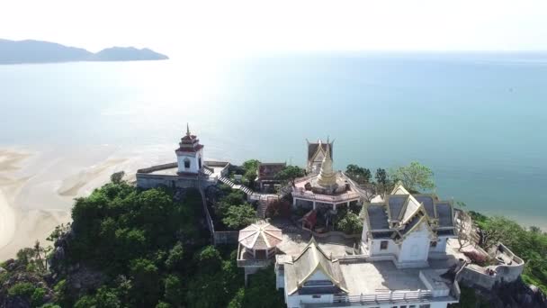 Tempel op de heuvel landmark provincie Prachuap Khiri Khan — Stockvideo