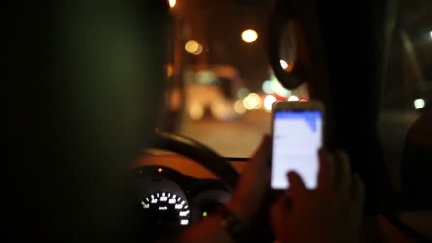 Arabanın içinde sohbet — Stok video