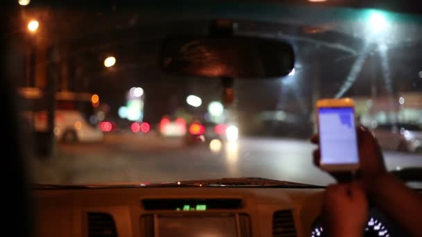 Dirigir seguro durante a noite — Vídeo de Stock