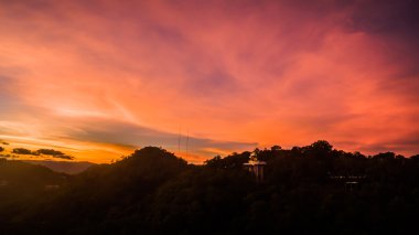 Khoraung adlı kırmızı gökyüzü günbatımı