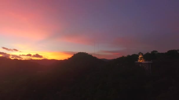 Coucher de soleil ciel rouge à Khoraung — Video