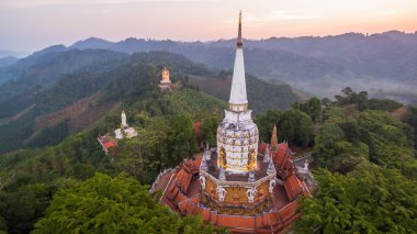 güzel chedi üstünde tepe tepe