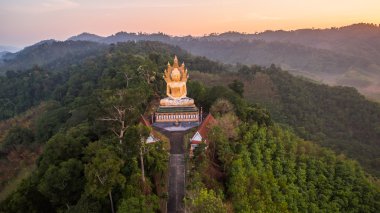 güzel chedi üstünde tepe tepe