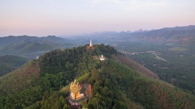 güzel chedi üstünde tepe tepe