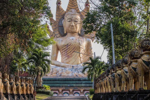 Gran Buda con naga sobre la cabeza — Foto de Stock