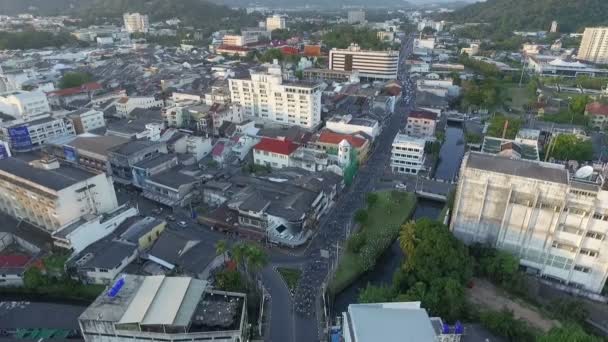 Luchtfotografie fiets in de stad — Stockvideo