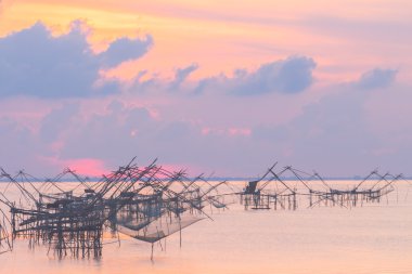 Balık ağı lagün içinde