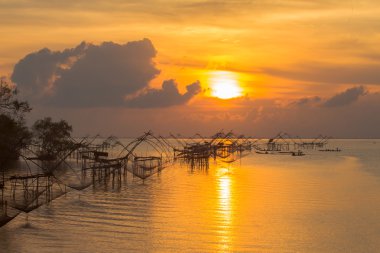 Balık ağı lagün içinde