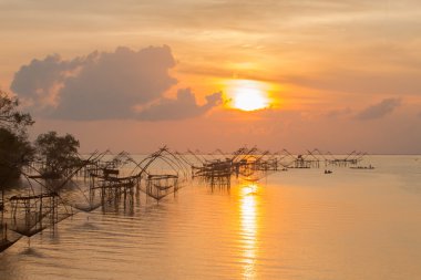 Balık ağı lagün içinde