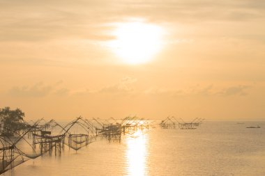 Balık ağı lagün içinde