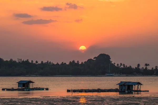 Sunset at pontoon beside the beach near pier — Stock Photo, Image