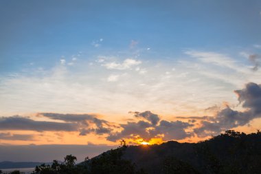 Chalong bay tepenin üzerinde görmek
