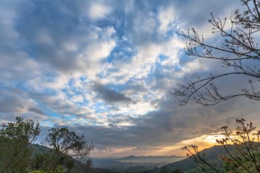 Chalong bay tepenin üzerinde görmek