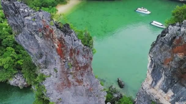 Islas en el golfo de Phang Nga — Vídeo de stock