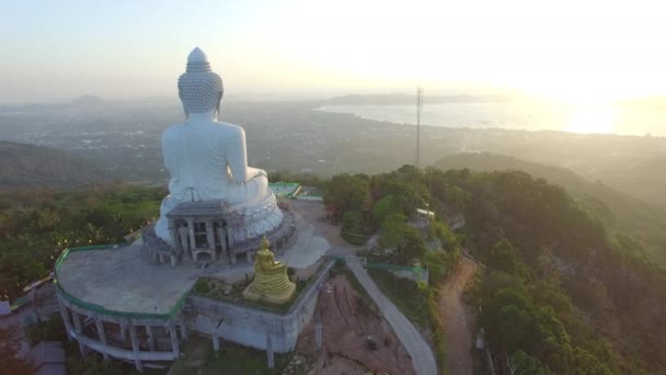 Havadan görünümü beautify Big Buddha Phuket Adası. — Stok video