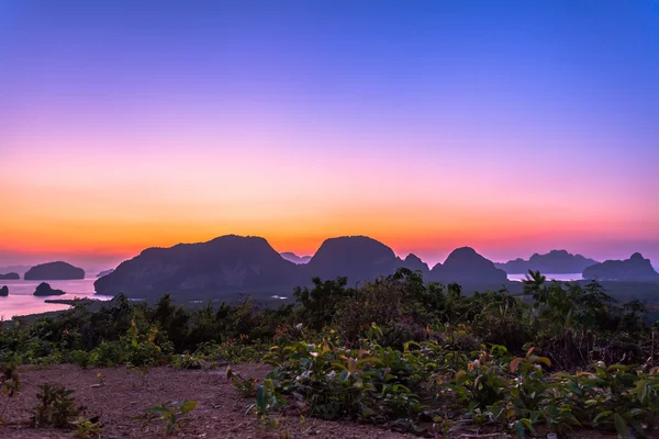 Схід сонця на нову точку зору в регіоні Phang Nga провінції півдні Таїланду — стокове фото