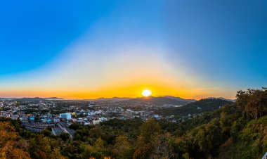 Havadan görünümü Khao basamak arazi işareti view Phuket noktası Phuket Kasabası ortasında yer alır