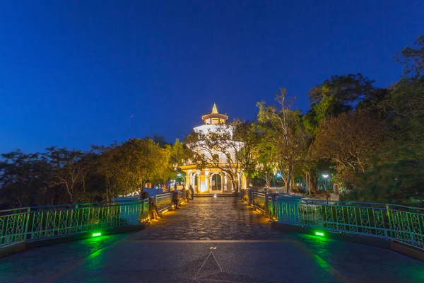 Vista aérea Khao Rung el punto de vista de la marca de tierra de Phuket lugar en el centro de la ciudad de Phuket — Foto de Stock