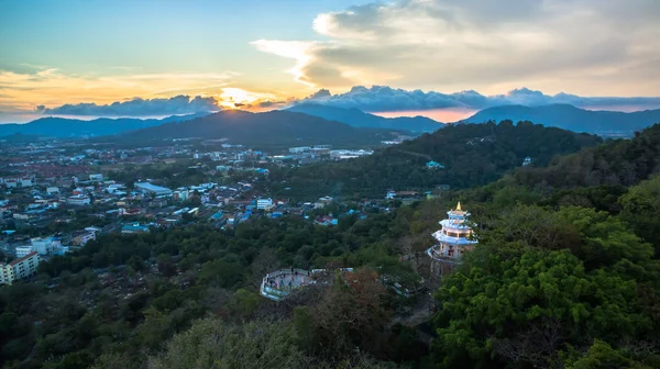 Vista aérea Khao Rung el punto de vista de la marca de tierra de Phuket lugar en el centro de la ciudad de Phuket —  Fotos de Stock