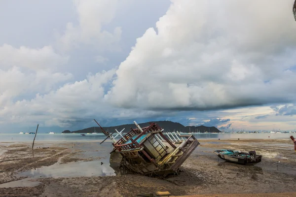 Alba sulla nube sopra Chalong golfo — Foto Stock