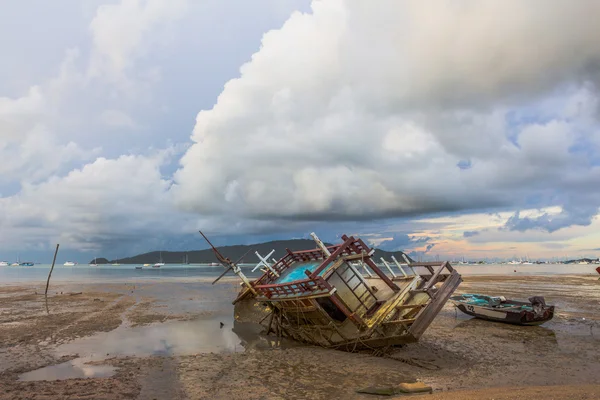 Alba sulla nube sopra Chalong golfo — Foto Stock