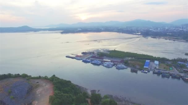 Fotografia aérea na colina tsunami fuga — Vídeo de Stock